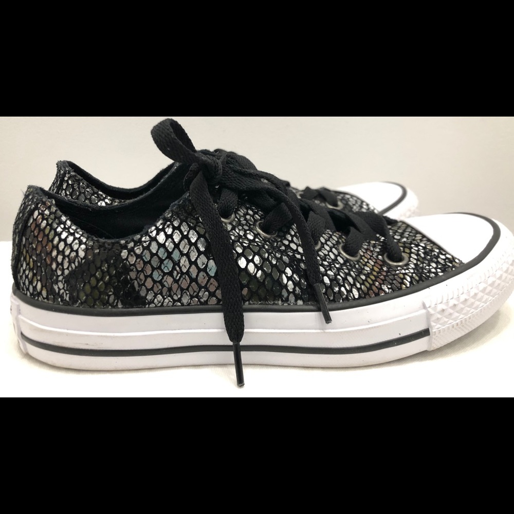 Women’s Converse shoes - Picture 2 of 7
